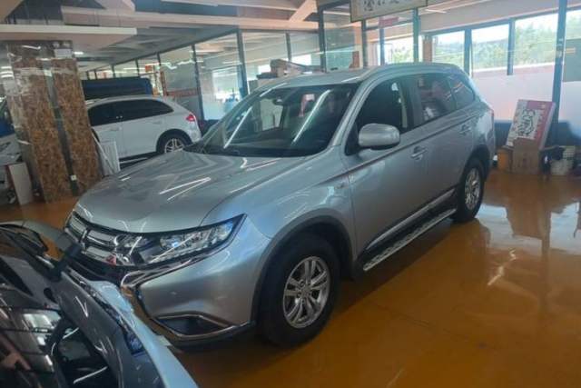 Used Mitsubishi Outlander 2016 2.0L Two-Wheel Drive Fashion Edition 5 Seats