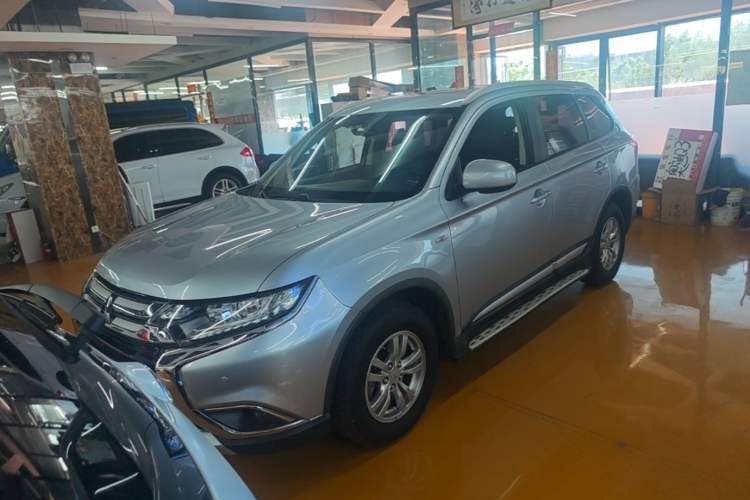 Used Mitsubishi Outlander 2016 2.0L Two-Wheel Drive Fashion Edition 5 Seats Guazi used car, China used car export, Used car for sale, Used  cars, Cheapest cars for sale