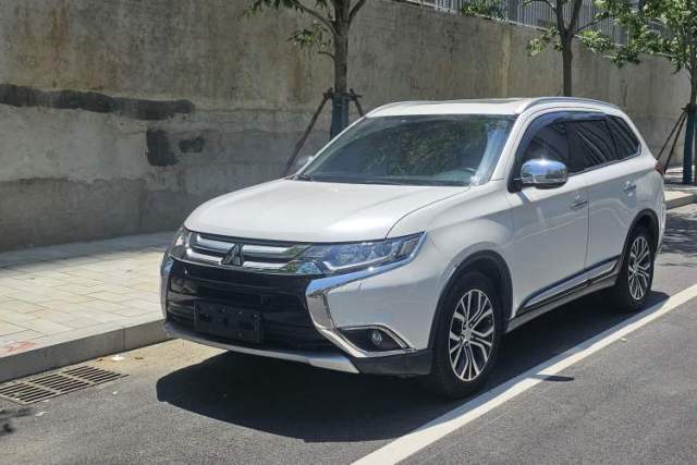 Used Mitsubishi Outlander 2016 2.4L 4x4 Elite Edition 7-Seater