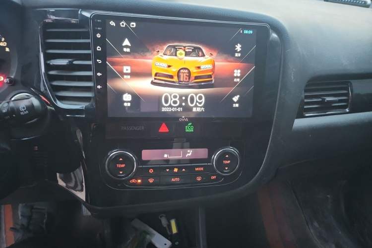 Used Mitsubishi Outlander 2016 2.4L 4x4 Elite Edition 5 Seats Audio And AC Panel