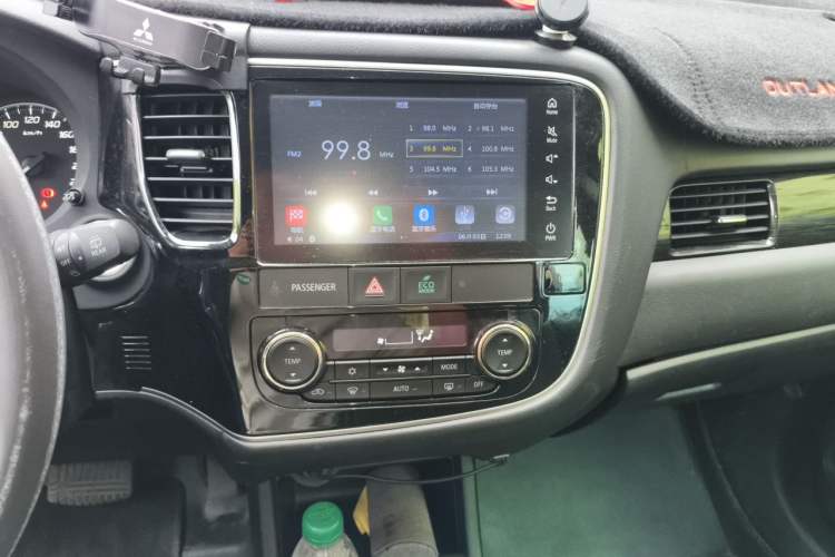 Used Mitsubishi Outlander 2016 2.4L 4x4 Elite Edition 5 Seats Audio And AC Panel