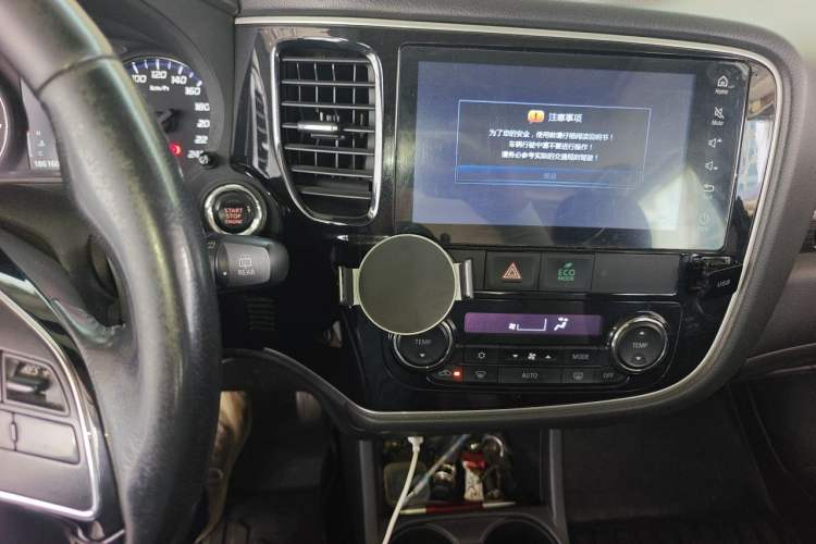 Used Mitsubishi Outlander 2016 2.4L 4x4 Elite Edition 5 Seats Audio And AC Panel