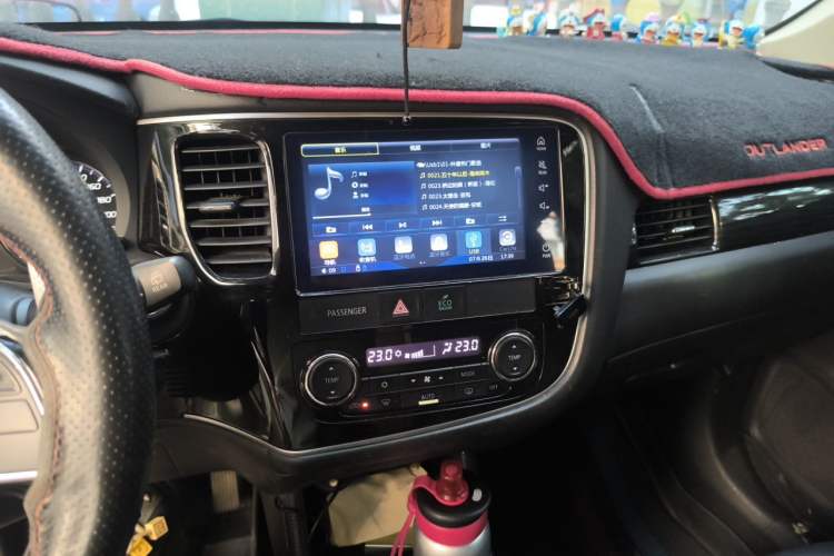 Used Mitsubishi Outlander 2016 2.4L 4x4 Luxury Edition 7-Seater Audio And AC Panel