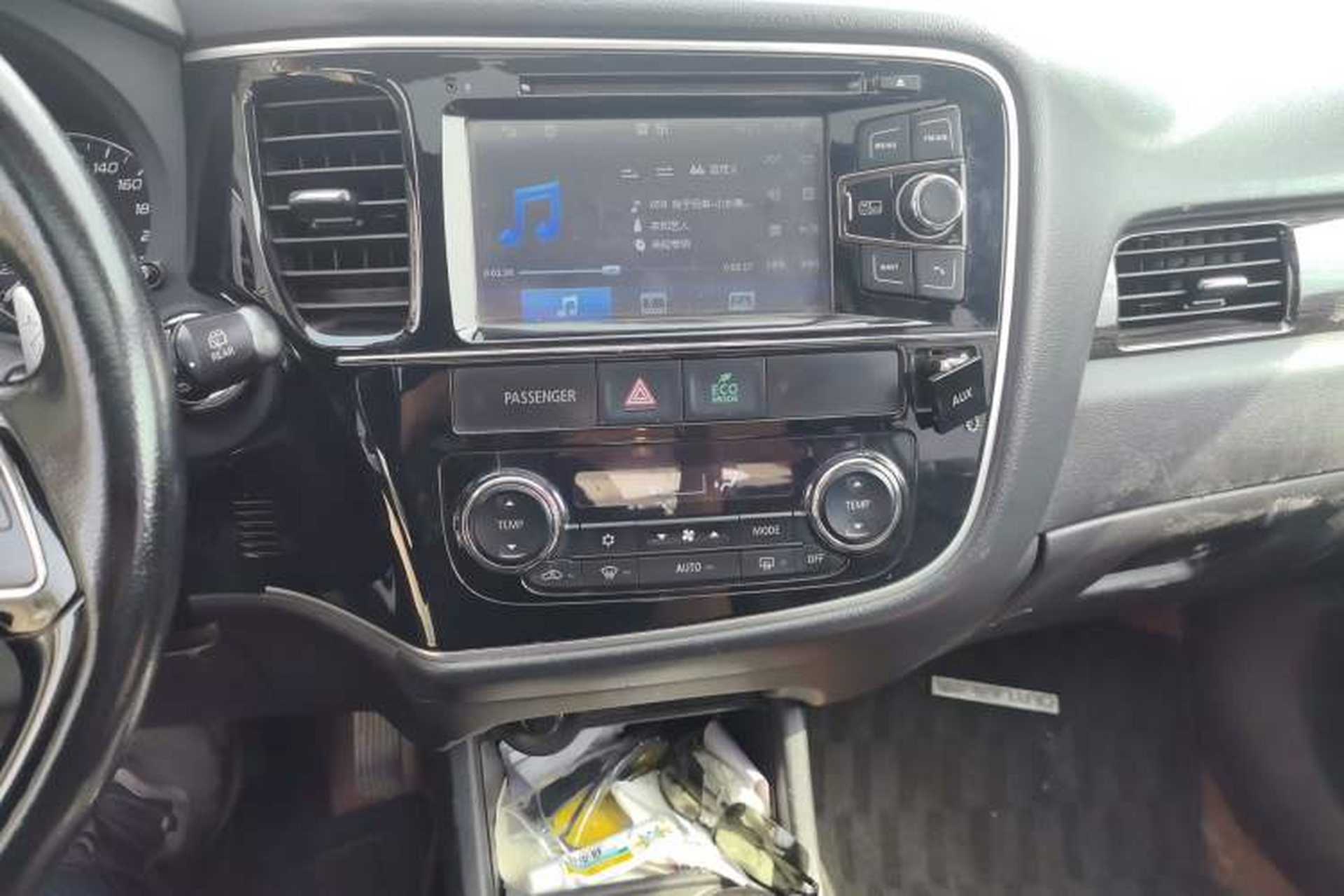 Used Mitsubishi Outlander 2016 2.4L 4x4 Elite Edition 5 Seats Audio And AC Panel