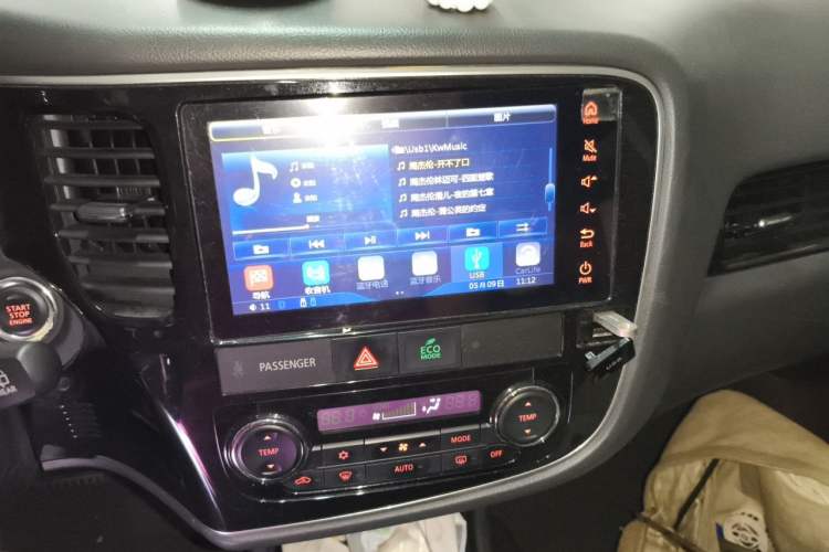 Used Mitsubishi Outlander 2016 2.4L 4x4 Elite Edition 5 Seats Audio And AC Panel