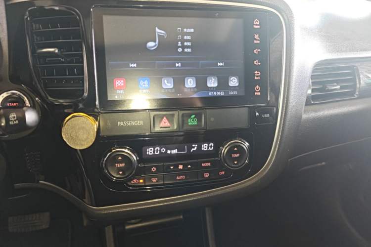 Used Mitsubishi Outlander 2016 2.4L 4x4 Elite Edition 5 Seats Audio And AC Panel