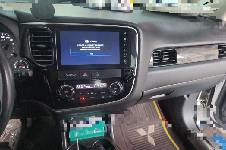 Used Mitsubishi Outlander 2016 2.4L 4x4 Elite Edition 5 Seats Audio And AC Panel