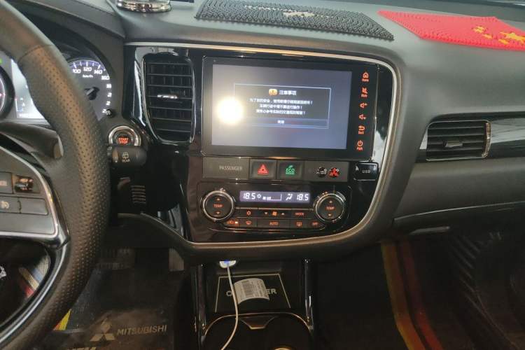 Used Mitsubishi Outlander 2016 2.4L 4x4 Luxury Edition 7-Seater Audio And AC Panel