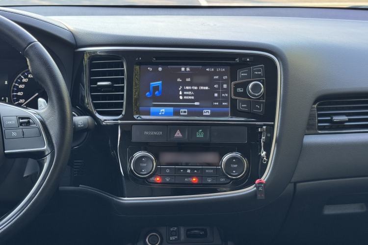 Used Mitsubishi Outlander 2016 2.4L 4x4 Elite Edition 5 Seats Audio And AC Panel
