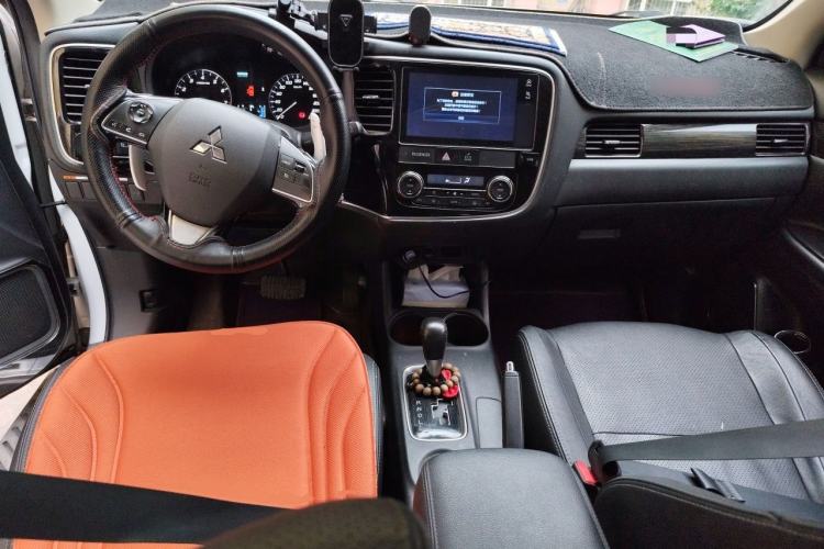 Used Mitsubishi Outlander 2016 2.4L 4x4 Elite Edition 5 Seats Center Console