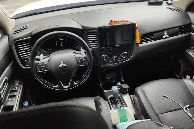 Used Mitsubishi Outlander 2016 2.4L 4x4 Elite Edition 5 Seats Center Console