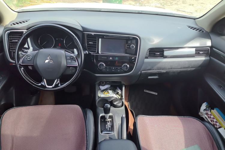Used Mitsubishi Outlander 2016 2.4L 4x4 Elite Edition 5 Seats Center Console