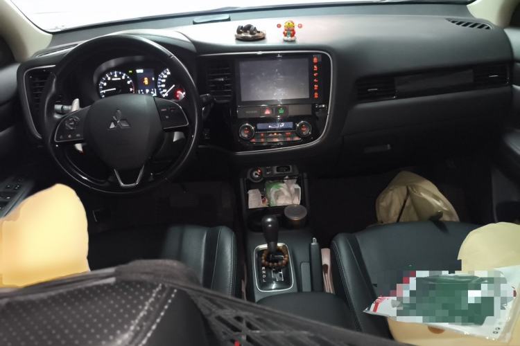Used Mitsubishi Outlander 2016 2.4L 4x4 Elite Edition 5 Seats Center Console