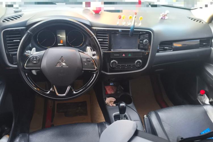 Used Mitsubishi Outlander 2016 2.4L 4x4 Elite Edition 5 Seats Center Console