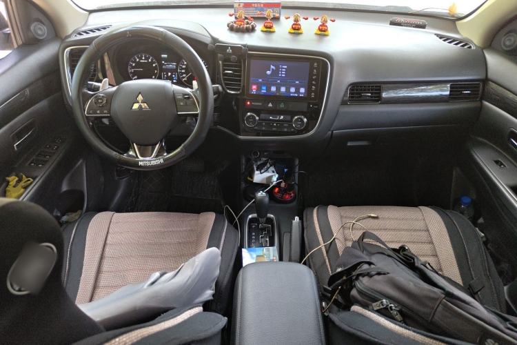 Used Mitsubishi Outlander 2016 2.4L 4x4 Elite Edition 5 Seats Center Console