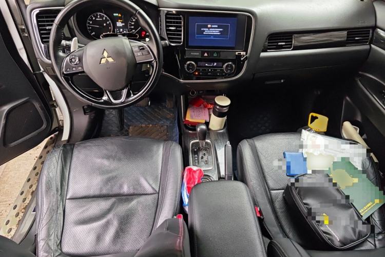 Used Mitsubishi Outlander 2016 2.4L 4x4 Elite Edition 5 Seats Center Console