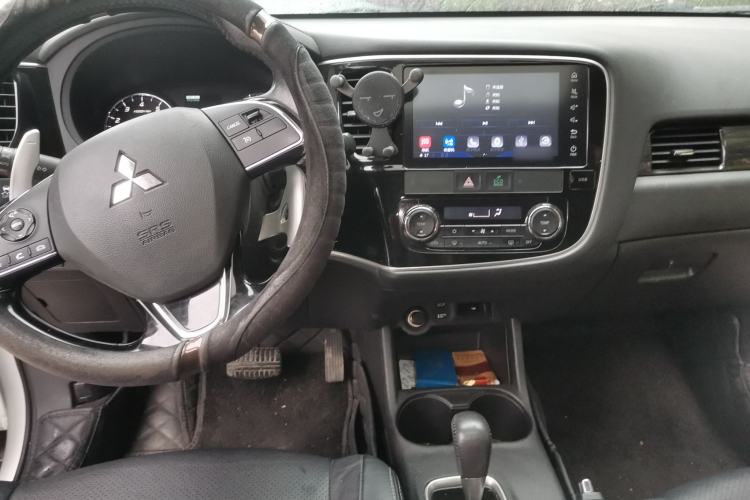 Used Mitsubishi Outlander 2016 2.4L 4x4 Elite Edition 5 Seats Center Console