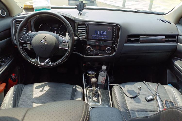 Used Mitsubishi Outlander 2016 2.4L 4x4 Elite Edition 5 Seats Center Console