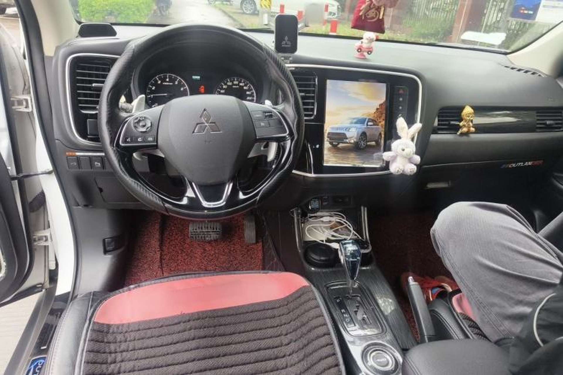 Used Mitsubishi Outlander 2016 2.4L 4x4 Luxury Edition 7-Seater Center Console