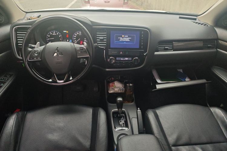 Used Mitsubishi Outlander 2016 2.4L 4x4 Elite Edition 5 Seats Center Console