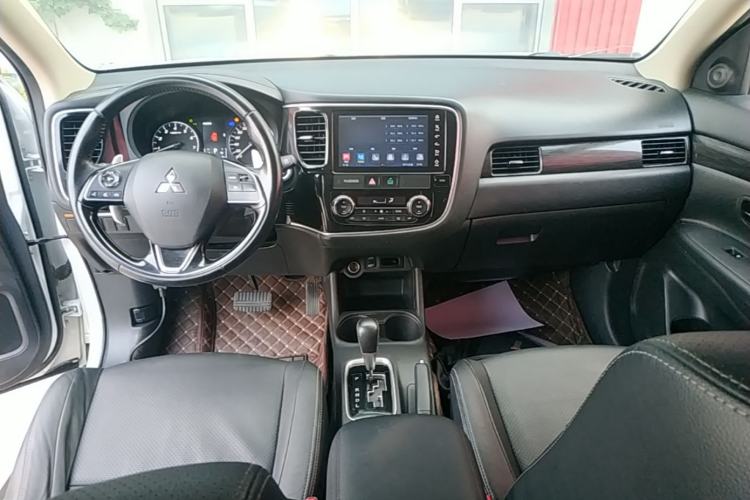 Used Mitsubishi Outlander 2016 2.4L 4x4 Elite Edition 5 Seats Center Console