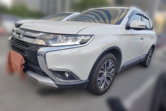 Ojetý Mitsubishi Outlander 2016 2.4L 4x4 Elite Edition 5 Seats
