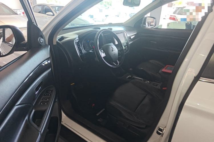 Used Mitsubishi Outlander 2016 2.4L 4x4 Elite Edition 5 Seats Driver Seat