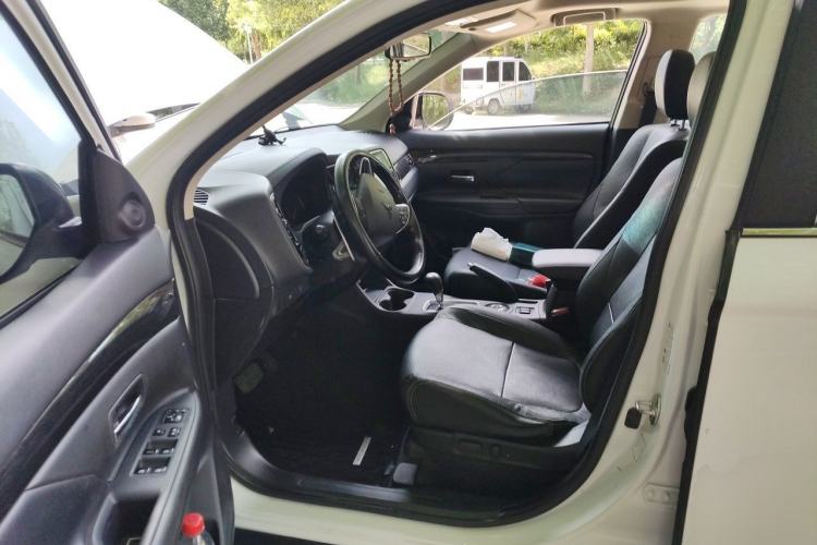 Used Mitsubishi Outlander 2016 2.4L 4x4 Elite Edition 5 Seats Driver Seat