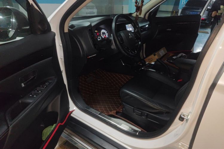 Used Mitsubishi Outlander 2016 2.4L 4x4 Elite Edition 7-Seater Driver Seat