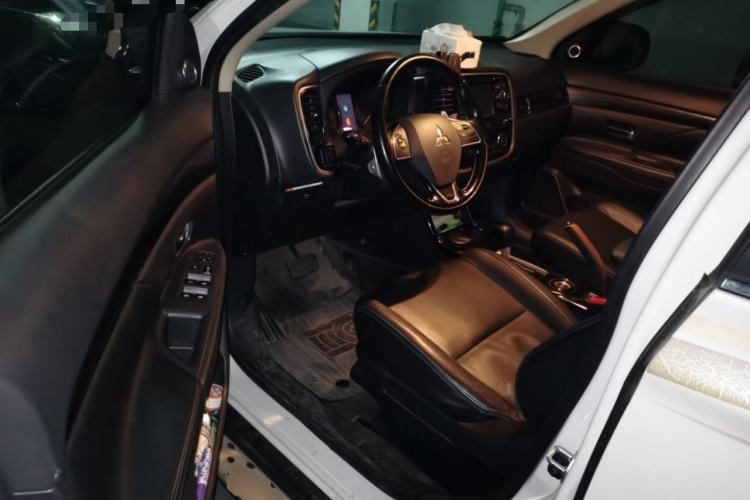 Used Mitsubishi Outlander 2016 2.4L 4x4 Elite Edition 5 Seats Driver Seat
