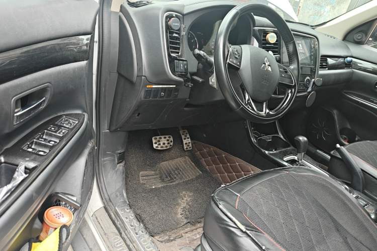 Used Mitsubishi Outlander 2016 2.4L 4x4 Elite Edition 5 Seats Driver Seat