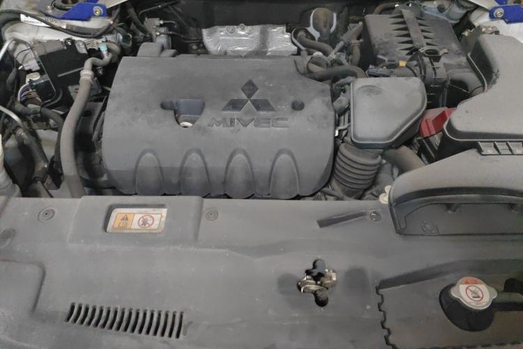 Used Mitsubishi Outlander 2016 2.4L 4x4 Luxury Edition 7-Seater Engine Bay