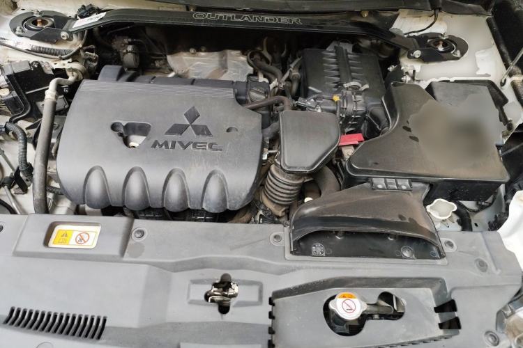 Used Mitsubishi Outlander 2016 2.4L 4x4 Elite Edition 5 Seats Engine Bay
