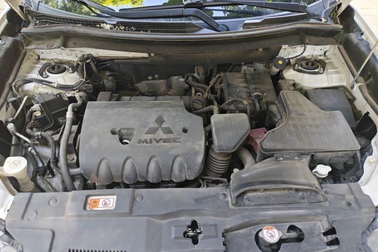 Used Mitsubishi Outlander 2016 2.4L 4x4 Elite Edition 5 Seats Engine Bay