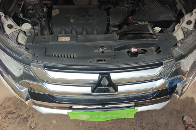 Used Mitsubishi Outlander 2016 2.4L 4x4 Elite Edition 5 Seats Engine Bay