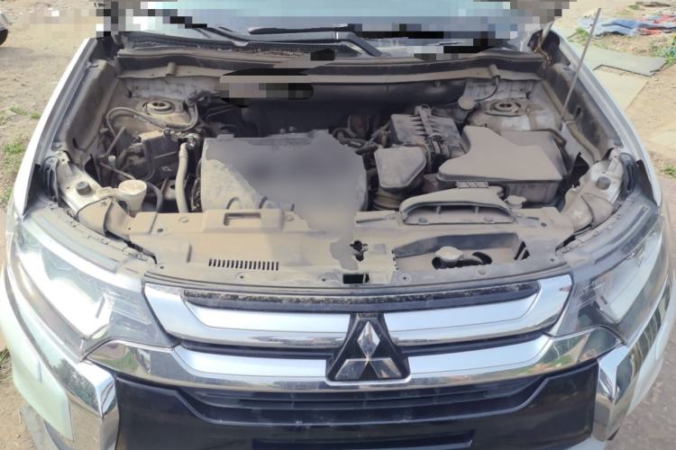 Used Mitsubishi Outlander 2016 2.4L 4x4 Elite Edition 5 Seats Engine Bay