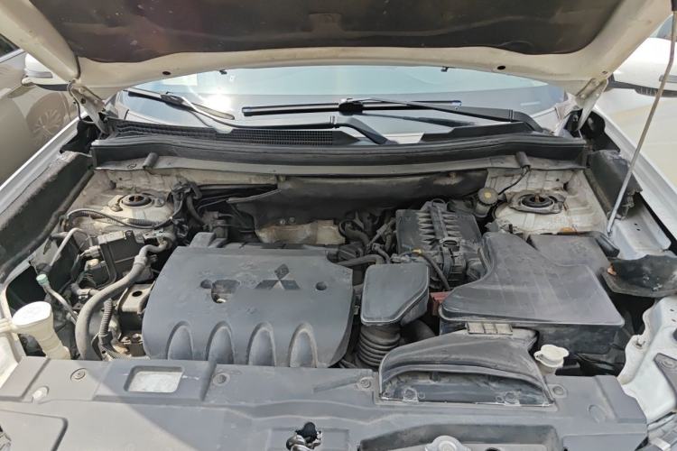 Used Mitsubishi Outlander 2016 2.4L 4x4 Luxury Edition 7-Seater Engine Bay