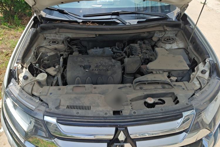Used Mitsubishi Outlander 2016 2.4L 4x4 Elite Edition 5 Seats Engine Bay