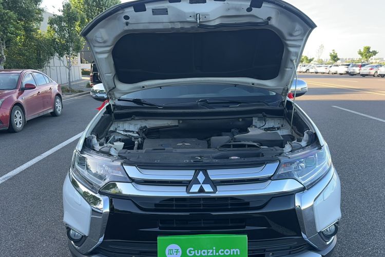 Used Mitsubishi Outlander 2016 2.4L 4x4 Elite Edition 7-Seater Engine Bay