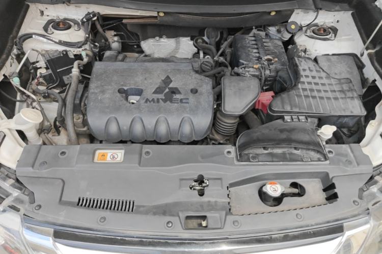 Used Mitsubishi Outlander 2016 2.4L 4x4 Luxury Edition 7-Seater Engine Bay