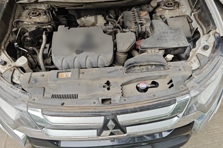 Used Mitsubishi Outlander 2016 2.4L 4x4 Elite Edition 5 Seats Engine Bay