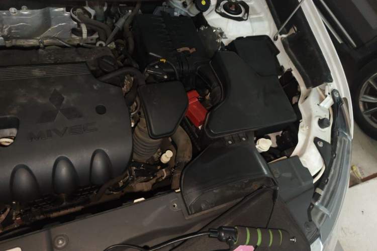 Used Mitsubishi Outlander 2016 2.4L 4x4 Elite Edition 5 Seats Engine Bay Left