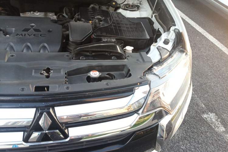 Used Mitsubishi Outlander 2016 2.4L 4x4 Elite Edition 5 Seats Engine Bay Left