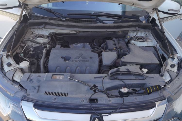 Used Mitsubishi Outlander 2016 2.4L 4x4 Luxury Edition 7-Seater Engine Bay