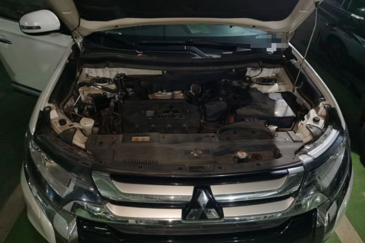 Used Mitsubishi Outlander 2016 2.4L 4x4 Elite Edition 5 Seats Engine Bay