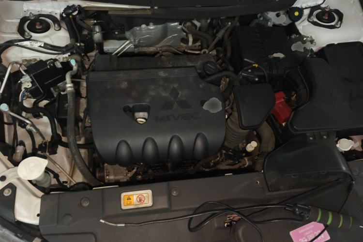 Used Mitsubishi Outlander 2016 2.4L 4x4 Elite Edition 5 Seats Engine Bay