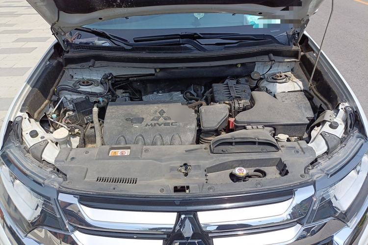 Used Mitsubishi Outlander 2016 2.4L 4x4 Elite Edition 5 Seats Engine Bay