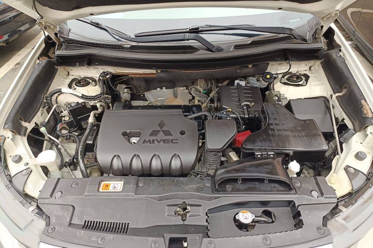 Used Mitsubishi Outlander 2016 2.4L 4x4 Elite Edition 5 Seats Engine Bay