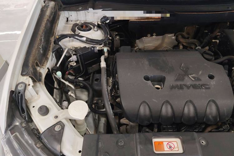 Used Mitsubishi Outlander 2016 2.4L 4x4 Elite Edition 7-Seater Engine Bay Right