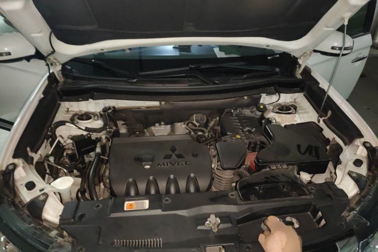 Used Mitsubishi Outlander 2016 2.4L 4x4 Elite Edition 7-Seater Engine Bay